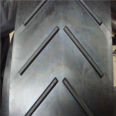 Chevron conveyor belt