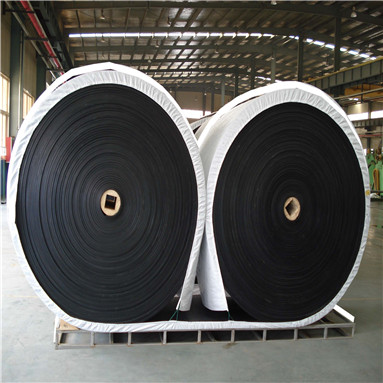Oil resistant rubber conveyor belt